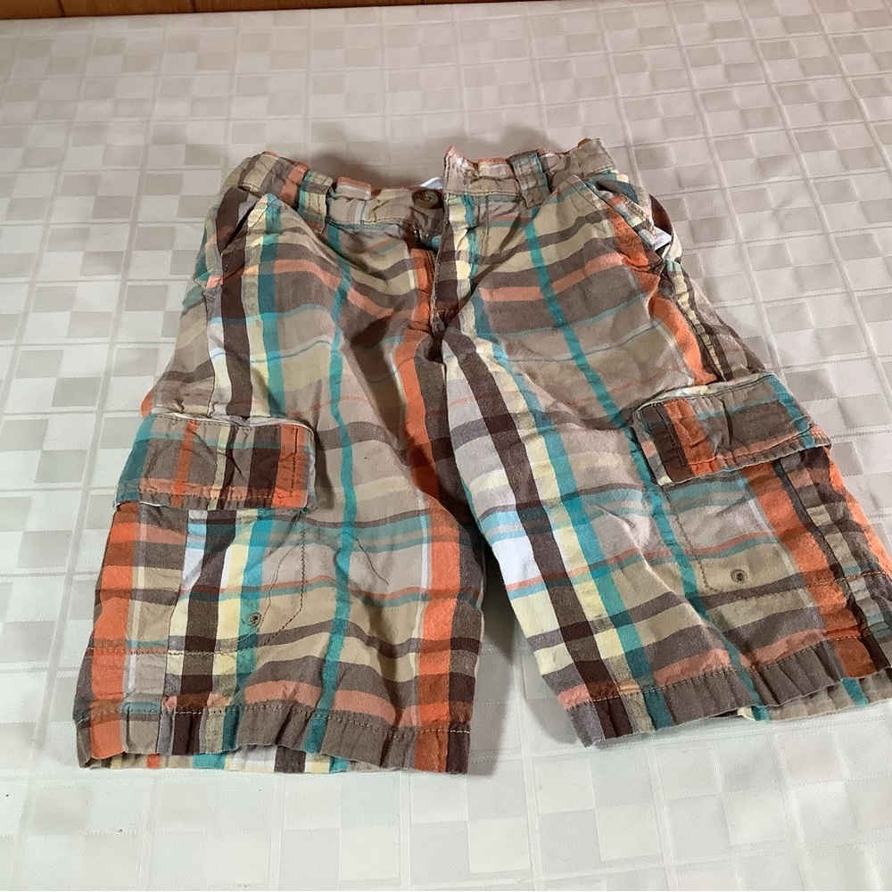 💜 Boys shorts size 5t by old navy
